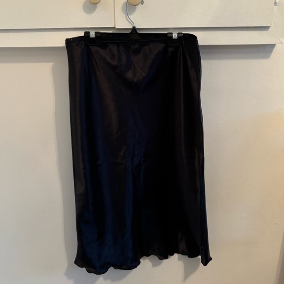 Suzy Shier Black Skirt, 15 inch waist, Size L but fits more medium to large - Picture 3 of 5